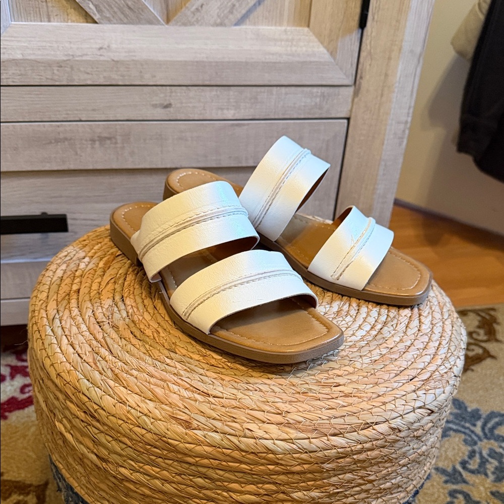 Coach And Four Elegant White Sandals Made in Italy